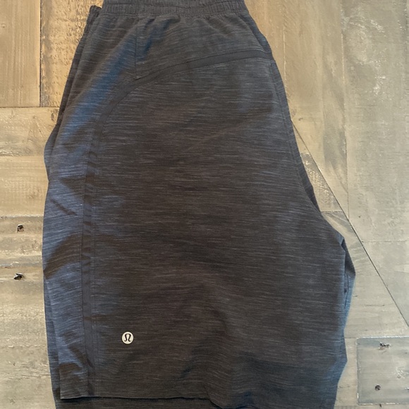 Men’s Lululemon pacebreaker shorts with liner - Picture 3 of 6